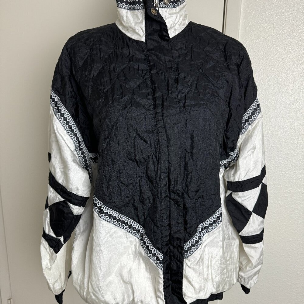 Active Vintage 90s Retro Black and White Windbreaker Jacket Size M